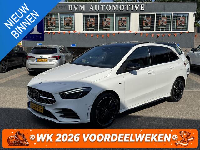 Mercedes-Benz B-KLASSE 250 e Business Solution AMG Limited VAN: 30.900,- VOOR: 28.877,- UW WKVOORDEEL: 2.23- | PANORAMA DAK | 360 CAMERA | SFEER VERLICHTING | ADAPTIEF CRUISE CONTROL | MEMORY OP STOEL | HEAD-UP DISPLAY | 12 MND BOVAG GARANTIE |