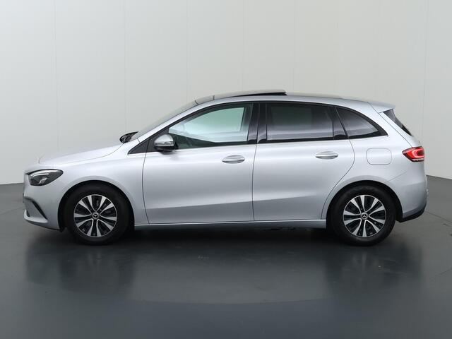 Mercedes-Benz B-KLASSE 180 Business Solution Luxury | Panoramadak | Sfeerverlichting | Widescreen | Getint glas | Stoelverwarming |