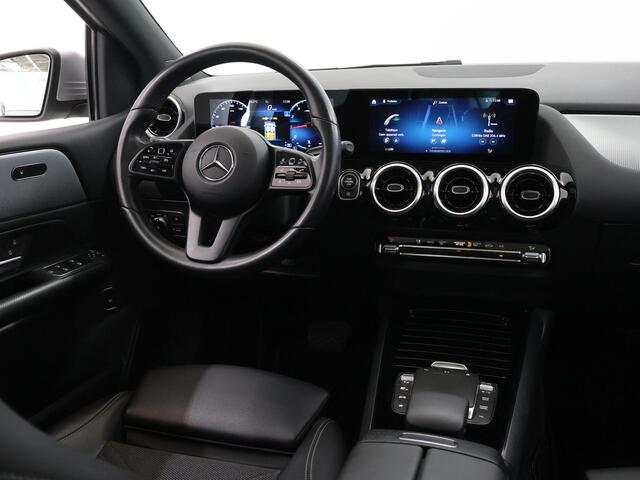 Mercedes-Benz B-KLASSE 180 Business Solution Luxury | Panoramadak | Sfeerverlichting | Widescreen | Getint glas | Stoelverwarming |