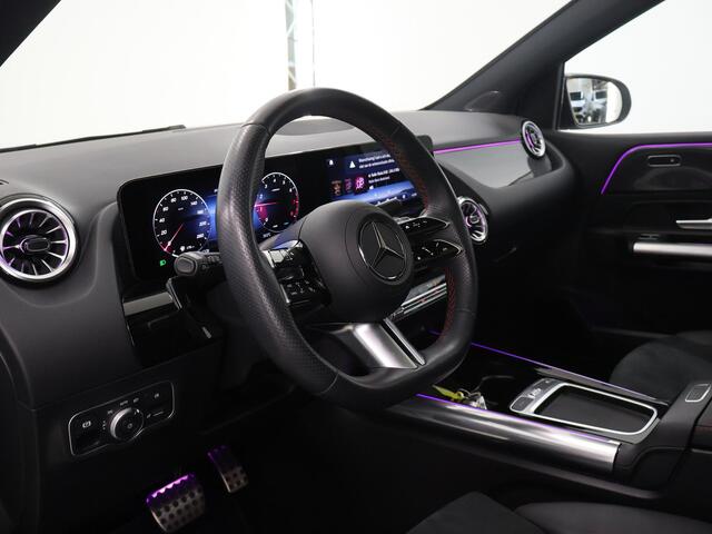 Mercedes-Benz B-KLASSE 180 AMG Line | Panoramadak | Night | Widescreen | Achteruitrijcamera | Stoelverwarming | Sfeerverlichting |