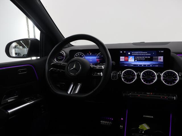 Mercedes-Benz B-KLASSE 180 AMG Line | Panoramadak | Night | Widescreen | Achteruitrijcamera | Stoelverwarming | Sfeerverlichting |