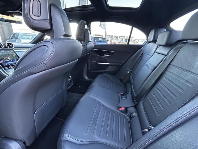 Mercedes-Benz C-KLASSE 180 AMG Line | Panoramadak | Stoelverwarming | Cruise Control
