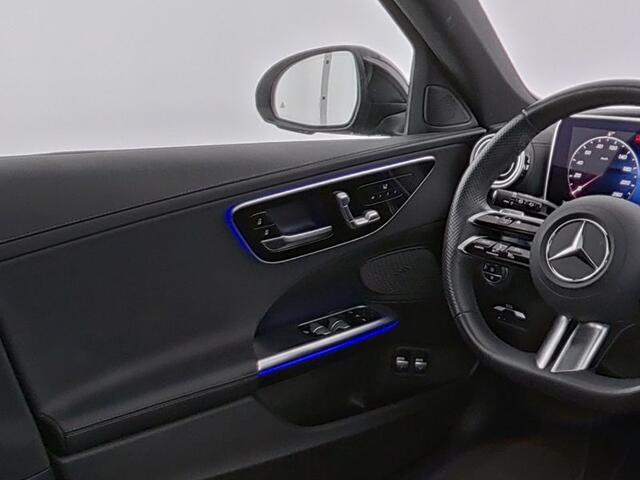 Mercedes-Benz C-KLASSE Estate 300 e AMG Plug-In Hybride AMG Line | Night Pakket | Trekhaak | Panorama Schuif-Kanteldak | Memory Voorstoelen. Inclusief 24 maanden Mercedes-Benz Certified garantie voor Europa.