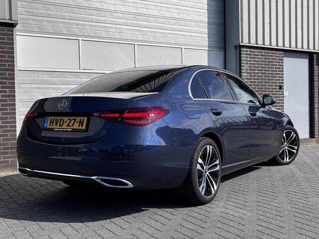 Mercedes-Benz C-KLASSE 180 Star Edition Luxury | Panoramadak | DISTRONIC Afstandsassistent | Dodehoekassistent | Donkergetint Glas Achter | Apple CarPlay | Android Auto | Elektrisch Verstelbare Stoelen + Memory | Stoelverwarming | Sfeerverlichting