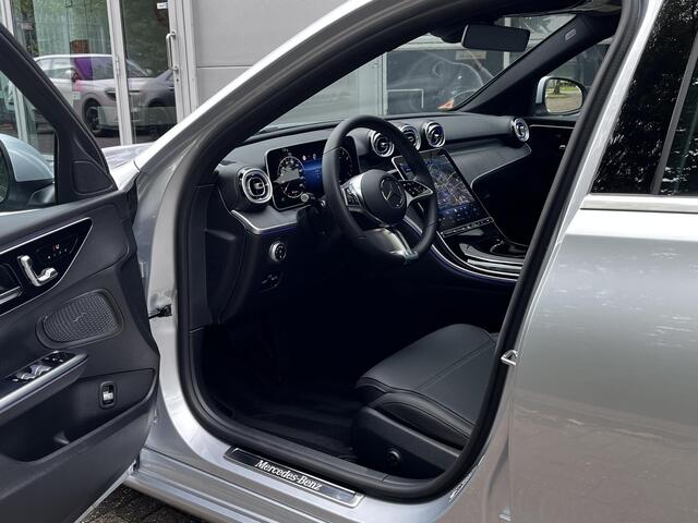 Mercedes-Benz C-KLASSE 180 Star Edition Luxury | Panoramadak | DISTRONIC Afstandsassistent | Elektrisch Verstelbare Stoelen + Memory | Dodehoekassistent | Apple CarPlay | Android Auto | Sfeerverlichting | Stoelverwarming | Elektrisch Inklapbare Buitenspiegels