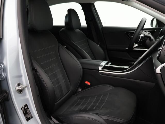 Mercedes-Benz C-KLASSE 180 AMG LINE SEDAN + SFEERVERLICHTING | CAMERA | STOELVERW.