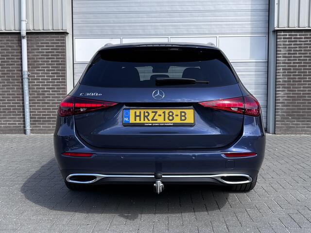 Mercedes-Benz C-KLASSE Estate 300 e Luxury Line | Leder Beige | Panoramadak | Winter Pakket | Trekhaak | DIGITAL LIGHT | DISTRONIC Afstandsassistent | 360° Camera | Stuurverwarming | Apple CarPlay | Android Auto | Elektrisch Verstelbare Stoelen + Memory