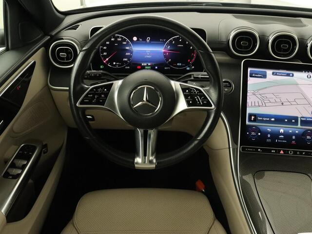 Mercedes-Benz C-KLASSE 200 Launch Edition Luxury Line | Panoramadak | Trekhaak | Leder | Stoelverwarming | Carplay | Camera | Sfeerverlichting | Navigatie | 18'' | Getint glas