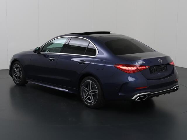Mercedes-Benz C-KLASSE 300e AMG Line | Panoramaschuifdak| Rijsassistentiepakket | Trekhaak | 360 camera | Digital light | Winterpakket