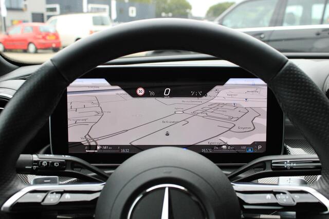 Mercedes-Benz C-KLASSE 300 e AMG Estate Pano | Trekhaak | Dodehoekassistent | Sfeerverlichting | Camera | Carplay | Spiegelpakket