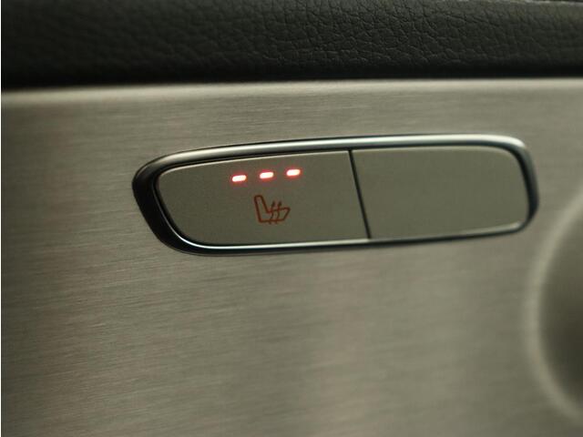 Mercedes-Benz C-KLASSE 300e AMG Limited | Panoramadak | 360 Camera | Stoelverwarming | Carplay | Matrix LED | Leder/Alcantara | Navigatie | Park Assist | Sfeerverlichting | PHEV | Plug In