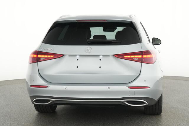 Mercedes-Benz C-KLASSE Estate 300 e AMG Plug-In Hybride Panorama Schuif-Kanteldak | Trekhaak | Digital Light | 360° camera | Easy Pack Achterklep | Apple CarPlay. Inclusief 24 maanden MB Certified garantie voor Europa.