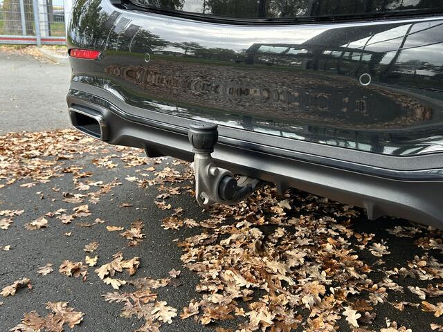 Mercedes-Benz C-KLASSE 200 AMG // Panoramadak // Trekhaak // Carplay // Camera // Nightpakket // Alarm // 19 inch // Sfeerverlichting