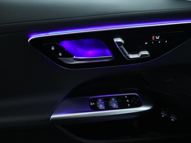 Mercedes-Benz C-KLASSE 300 e AMG Nightpakket | Panorama Dak | Memory | Dode Hoek Ass | 360 gr Camera | Stuur- en Stoelverwarming | Sfeerverlichting | Inclusief 24 maanden MB Certified garantie voor Europa.