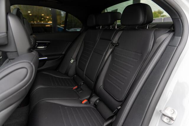 Mercedes-Benz C-KLASSE 180 Star Edition AMG Line LIMITED | AMG line Plus | Panoramaschuifdak | Nightpakket | Trekhaak | Head-Up Display |