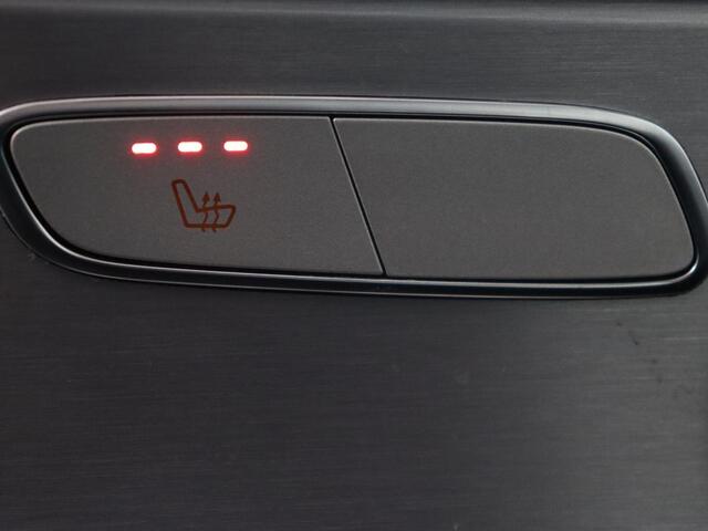 Mercedes-Benz C-KLASSE 200 AMG Night | Leder | Stoelverwarming | Full LED | Park Assist | Navigatie | Climate control | Cruise control | Bluetooth