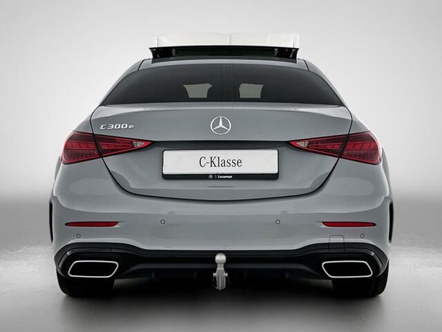 Mercedes-Benz C-KLASSE 300 e Business Solution AMG | Premium Plus pakket | Trekhaak | Nightpakket | Stoelventilatie voor | Sierdelen essenhout bruin | Nappaleder | Head-up display | 360°-camera | USB-pakket plus |
