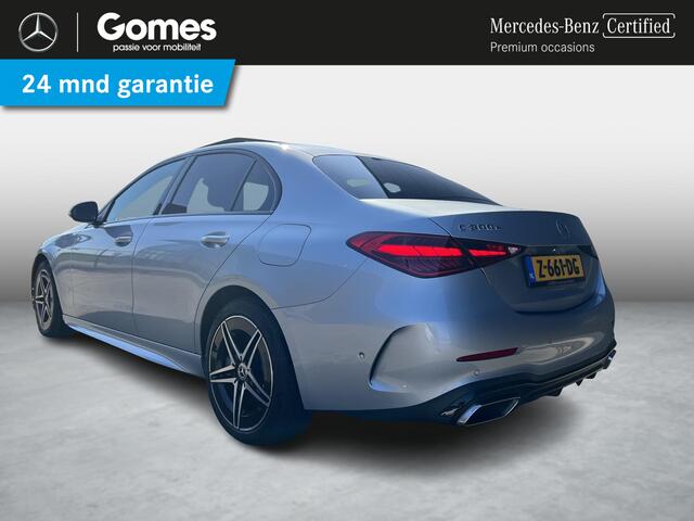Mercedes-Benz C-KLASSE 300 e | AMG Line | Panoramadak | Trekhaak | Premium Plus | Night Pakket | Winter Pakket | Elektrisch Verstelbare Stoelen + Memory | Head-up Display | 360° Camera | Dodehoekassistent | Stuurverwarming | Stoelverwarming | Sfeerverlichting