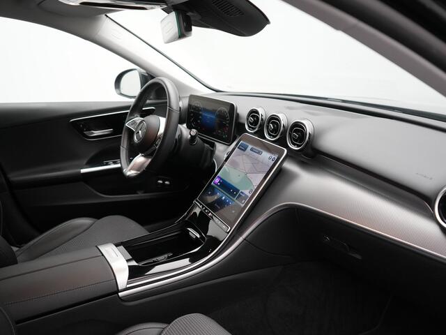 Mercedes-Benz C-KLASSE Estate 300e Facelift Plug In Hybrid 313pk Dealer O.H PHEV | Trekhaak Af Fabriek | Adaptive Cruise | Burmester Soundsystem | Digital LED | Camera | Sportstoelen Verwarmd | Sfeerverlichting | Pilot Assist | Navigatie | Virtual | DAB |