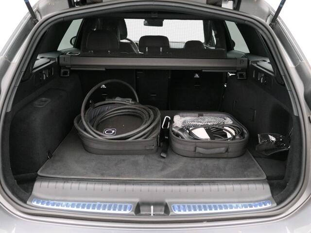 Mercedes-Benz C-KLASSE Estate 300 e AMG Plug-In Hybride AMG Line | Night Pakket | Panorama Schuif-Kanteldak | Alarm Klasse 3 | KeyLess-Go | Easy Pack Achterklep. Inclusief 48 maanden Mercedes-Benz Certified garantie voor Europa.