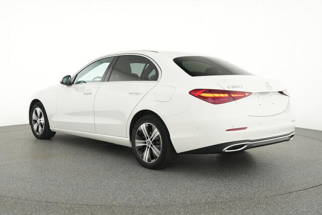 Mercedes-Benz C-KLASSE 300 e Plug-In Hybride Led koplampen | Achteruitrijcamera | Dodehoekassistent | Sfeerverlichting | Stoelverwarming voor. Inclusief 24 maanden MB Certified garantie voor Europa.