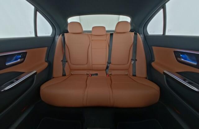 Mercedes-Benz C-KLASSE 300 e Plug-In Hybride Led koplampen | Achteruitrijcamera | Dodehoekassistent | Sfeerverlichting | Stoelverwarming voor. Inclusief 24 maanden MB Certified garantie voor Europa.