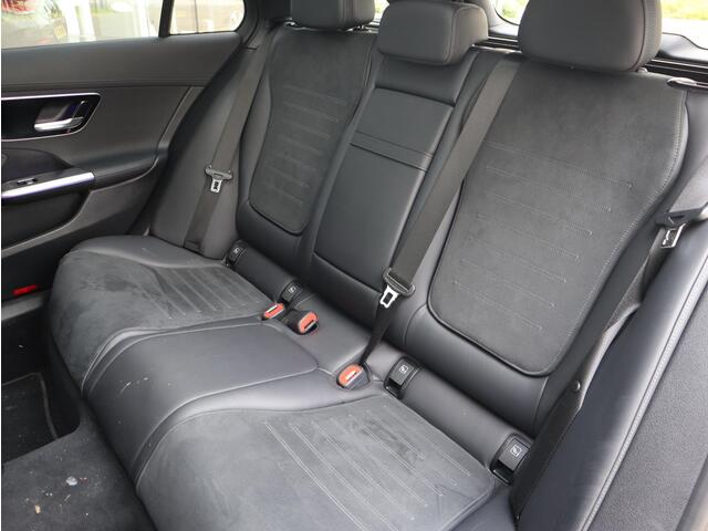 Mercedes-Benz C-KLASSE Estate 300 e AMG Line | Panoramadak | Navigatie | Camera | LED | Automaat