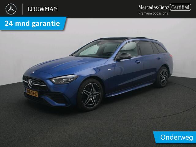 Mercedes-Benz C-KLASSE Estate 300 e Business Solution AMG AMG | Night Pakket | Panoramadak | Alarm Klasse 3 | Distronic | Apple CarPlay | Sfeerverlichting | Memory voorstoelen. Inclusief 24 maanden Mercedes-Benz Certified garantie voor Europa.