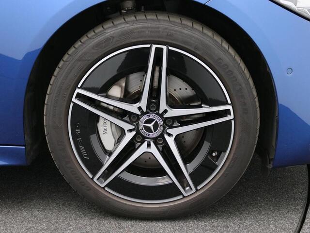 Mercedes-Benz C-KLASSE Estate 300 e Business Solution AMG AMG | Night Pakket | Panoramadak | Alarm Klasse 3 | Distronic | Apple CarPlay | Sfeerverlichting | Memory voorstoelen. Inclusief 24 maanden Mercedes-Benz Certified garantie voor Europa.