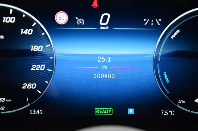 Mercedes-Benz C-KLASSE Estate 300 e AMG Line Automaat/Navi/Pdc/Ecc/Burmester 3D Surround Sound systeem/Rondomzicht camera/Stoelverwarming/Elektrisch verstelbare stoelen/Privacy-Glass/18-Inch Lmv