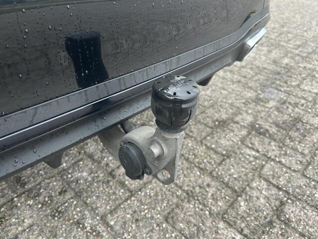 Mercedes-Benz C-KLASSE Estate 180 AMG Line | Head up display | Trekhaak | Memory