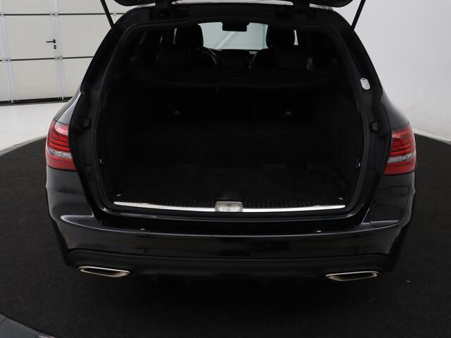 Mercedes-Benz C-KLASSE 300e AMG Limited | Panoramadak | 360 Camera | Stoelverwarming | Trekhaak | Carplay | Leder/Alcantara | Sfeerverlichting | Navigatie | Cruise control | Park Assist |