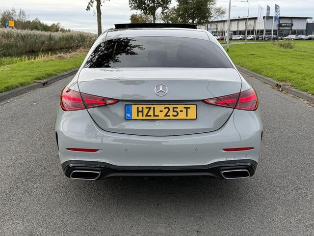 Mercedes-Benz C-KLASSE 180 Business Solution AMG | Panoramadak | Sportstoelen | Digital Light | 360 Camera | DAB | Ele.wegklapbare Trekhaak | Sfeerverlichting | Nightpakket | Spiegelpakket | Apple Carplay/Android Auto |