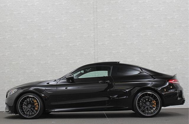 Mercedes-Benz C-KLASSE Coupé 63 S AMG | Keramisch | Schaalstoelen | Carbon | AMG Driver's Package | Aero-Pakket | Panorama | Burmester | Multi-Beam LED | Memory | ACC | Rij-Assistentie Pakket | Keyless-Go | Sfeerverlichting | Carplay |