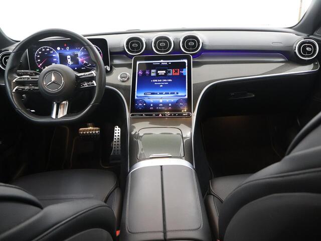 Mercedes-Benz C-KLASSE 180 AMG Line | Night | Panoramadak | Digital Light | Multispaaks AMG velgen | Stoelverwarming | Sfeerverlichting |