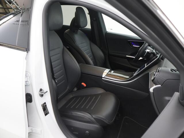 Mercedes-Benz C-KLASSE 180 AMG Line | Night | Panoramadak | Digital Light | Multispaaks AMG velgen | Stoelverwarming | Sfeerverlichting |