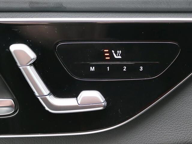 Mercedes-Benz C-KLASSE 300 e Business Solution AMG AMG Line | NIght Pakket | Panorama Schuif-Kanteldak | !9 Inch AMG Velgen | Memory Voorstoelen. Inclusief 24 maanden MB Certified garantie voor Europa.