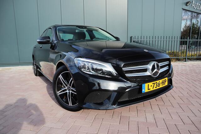 Mercedes-Benz C-KLASSE 200 Business Solution Plus Upgrade Edition 198 PK Schuifdak Sportstoelen Navi pro. Trekhaak Camera Etc. Etc.