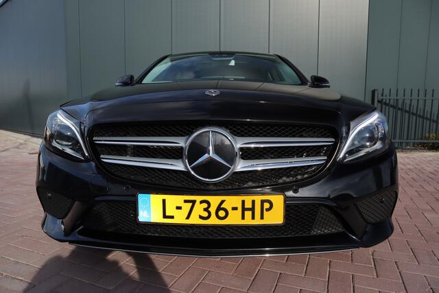 Mercedes-Benz C-KLASSE 200 Business Solution Plus Upgrade Edition 198 PK Schuifdak Sportstoelen Navi pro. Trekhaak Camera Etc. Etc.