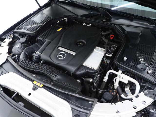 Mercedes-Benz C-KLASSE Estate 180 AMG | Leder | Stoelverwarming | Sfeerlicht | Cruise | Zwarte Hemel | PDC | Climate