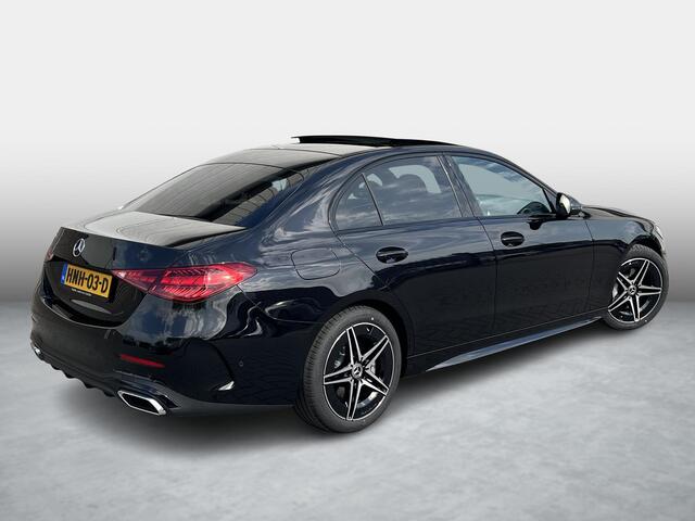 Mercedes-Benz C-KLASSE 180 Star Edition AMG | Night Pakket | Panoramadak | Sierdelen Lindehout Antraciet | Apple CarPlay | Android Auto | Dodehoekassistent | Elektrisch Verstelbare Stoelen + Memory | Stoelverwarming | Sfeerverlichting | Achteruitrijcamera