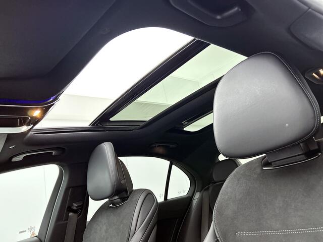 Mercedes-Benz C-KLASSE 300 e AMG-line Night pakket | Panorama schuifdak | 19" multispaaks lichtmetalen AMG-velgen | MB-paasweekend