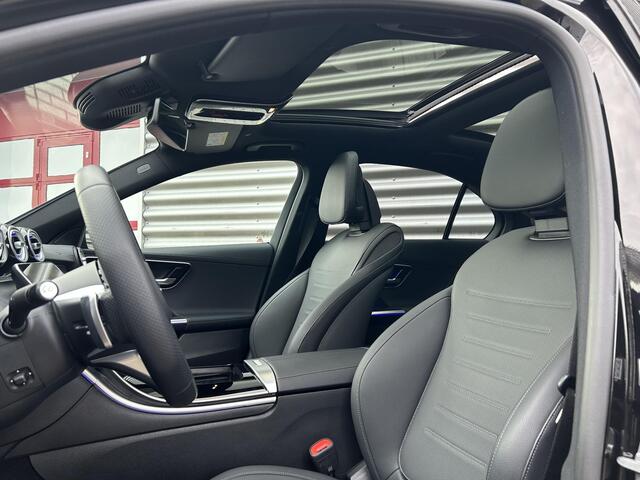 Mercedes-Benz C-KLASSE 180 Star Edition AMG | Night Pakket | Panoramadak | Sierdelen Lindehout Antraciet | Apple CarPlay | Android Auto | Dodehoekassistent | Elektrisch Verstelbare Stoelen + Memory | Stoelverwarming | Sfeerverlichting | Achteruitrijcamera