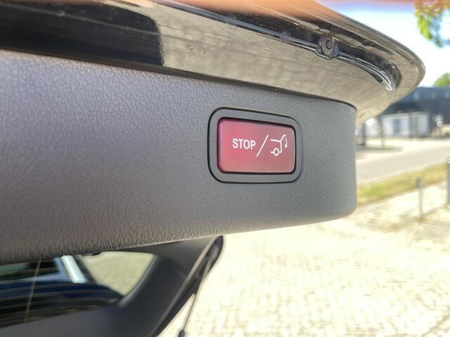 Mercedes-Benz C-KLASSE Estate 300 e Star Edition AMG Line 18"/Panoramadak/Trekhaak/Stuur + stoelverwarming/Adaptieve cruise/Dodehoek/Sfeerverlichting premium/Elektrische klep/Apple Carplay & Android Auto
