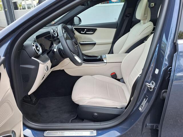 Mercedes-Benz C-KLASSE Estate 300 e Luxury Line | Leder Beige | Panoramadak | Winter Pakket | Trekhaak | DIGITAL LIGHT | DISTRONIC Afstandsassistent | 360° Camera | Stuurverwarming | Apple CarPlay | Android Auto | Elektrisch Verstelbare Stoelen + Memory