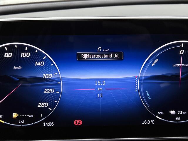Mercedes-Benz C-KLASSE 300 e Business Solution AMG | Comfortpakket Plus | Nightpakket | Middenconsole metaalstructuur | Trekhaak | Smartphone-integratie | Panoramaschuifdak | GUARD 360° Plus | 360° camera | 19" multispaaks lichtmetalen AMG-velgen |