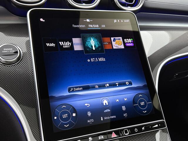 Mercedes-Benz C-KLASSE 300 e Business Solution AMG | Comfortpakket Plus | Nightpakket | Middenconsole metaalstructuur | Trekhaak | Smartphone-integratie | Panoramaschuifdak | GUARD 360° Plus | 360° camera | 19" multispaaks lichtmetalen AMG-velgen |