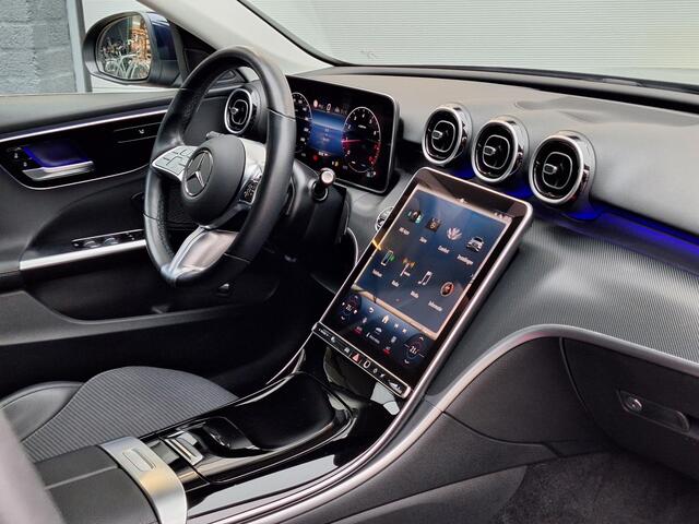 Mercedes-Benz C-KLASSE Estate 200 Luxury Line | Trekhaak | Rijassistentiepakket | Achteruitrijcamera | Sfeerverlichting | Stoelverwarming | Dodehoekassistentie | Elektrische achterklep