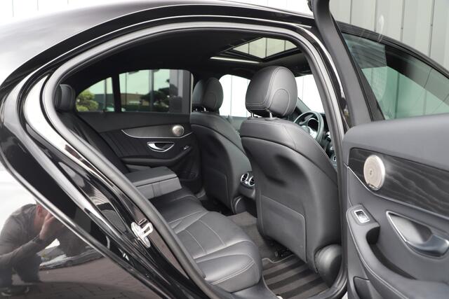 Mercedes-Benz C-KLASSE 300e AMG 4-Matic | 320PK | Schuifdak | Sfeerverlichting | Leder | Facelift | Carplay | Standkachel | Camera | 2020.