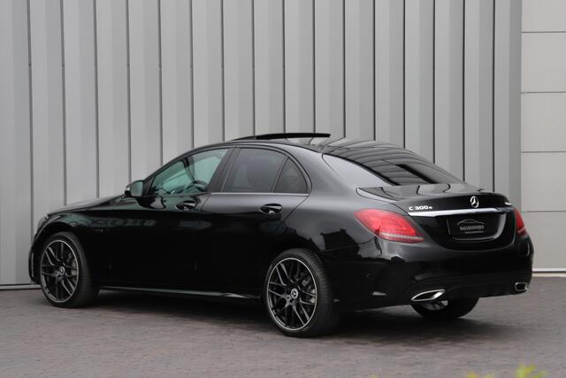 Mercedes-Benz C-KLASSE 300e AMG 4-Matic | 320PK | Schuifdak | Sfeerverlichting | Leder | Facelift | Carplay | Standkachel | Camera | 2020.